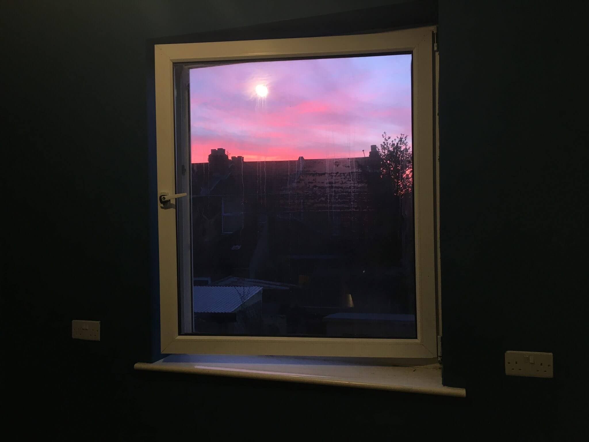 Travel Themed Office - Window - HD Wallpaper 