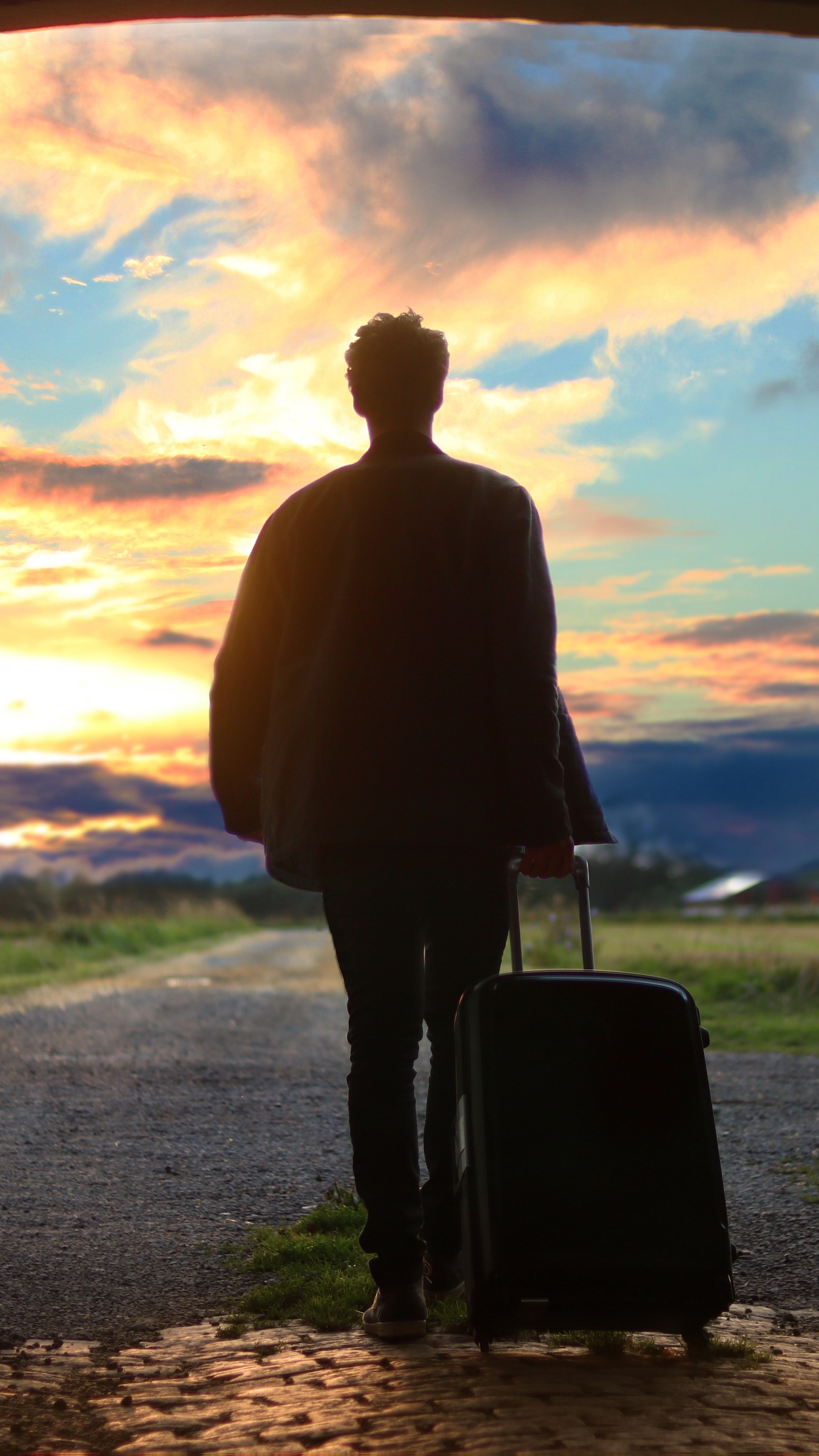 Wallpaper Man, Suitcase, Travel, Dawn - Live With No Excuses And Travel With No Regrets - HD Wallpaper 