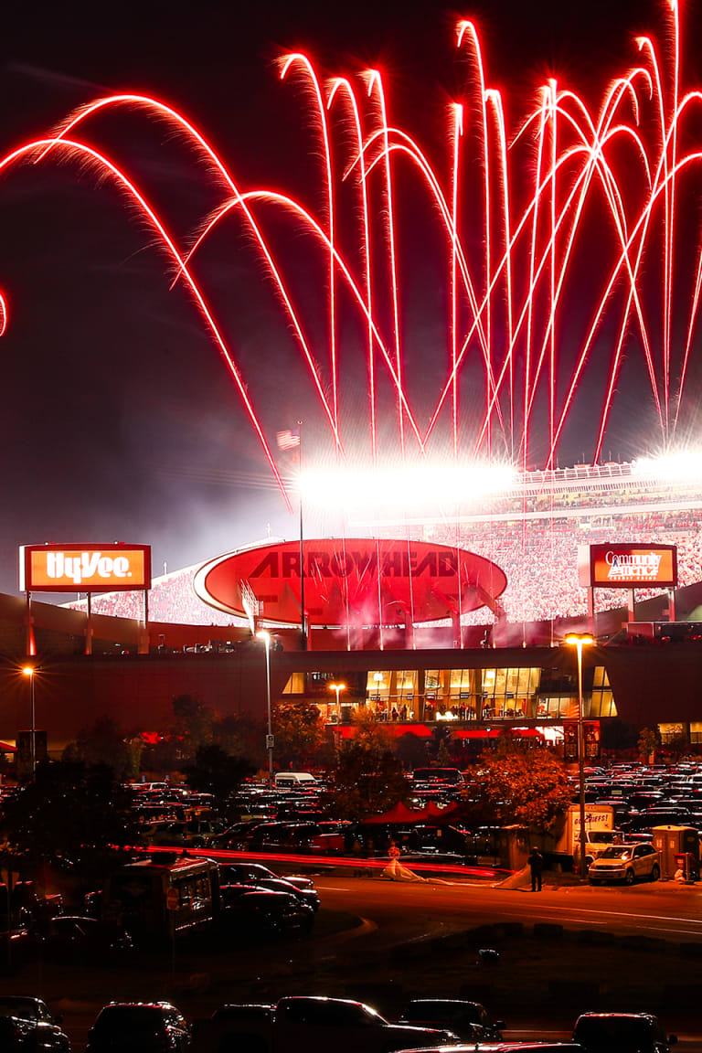 Purchase Chiefs Photos - Kansas City Chiefs Fireworks - HD Wallpaper 