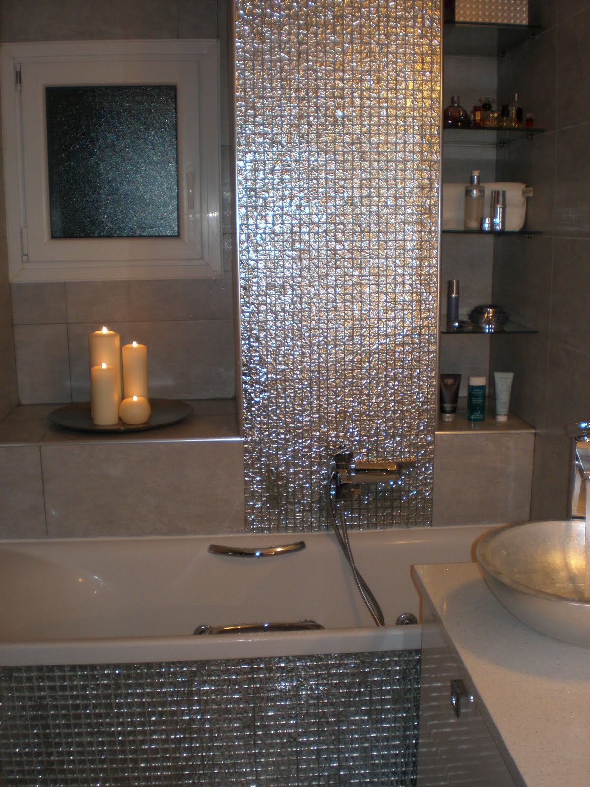 Bathroom Shower Mosaic Tile Ideas - Bathroom Ideas With Mosaic Tiles - HD Wallpaper 