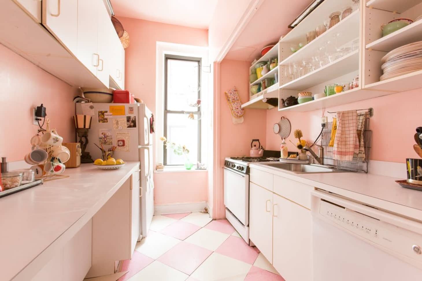 Peach Color Walled Kitchen - HD Wallpaper 