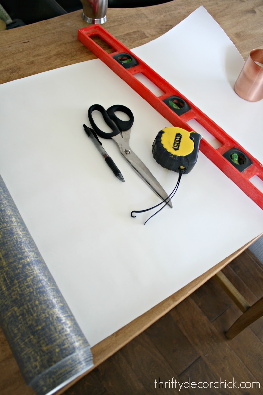 Peel And Stick Wallpaper Tutorial Before And After - Table - HD Wallpaper 