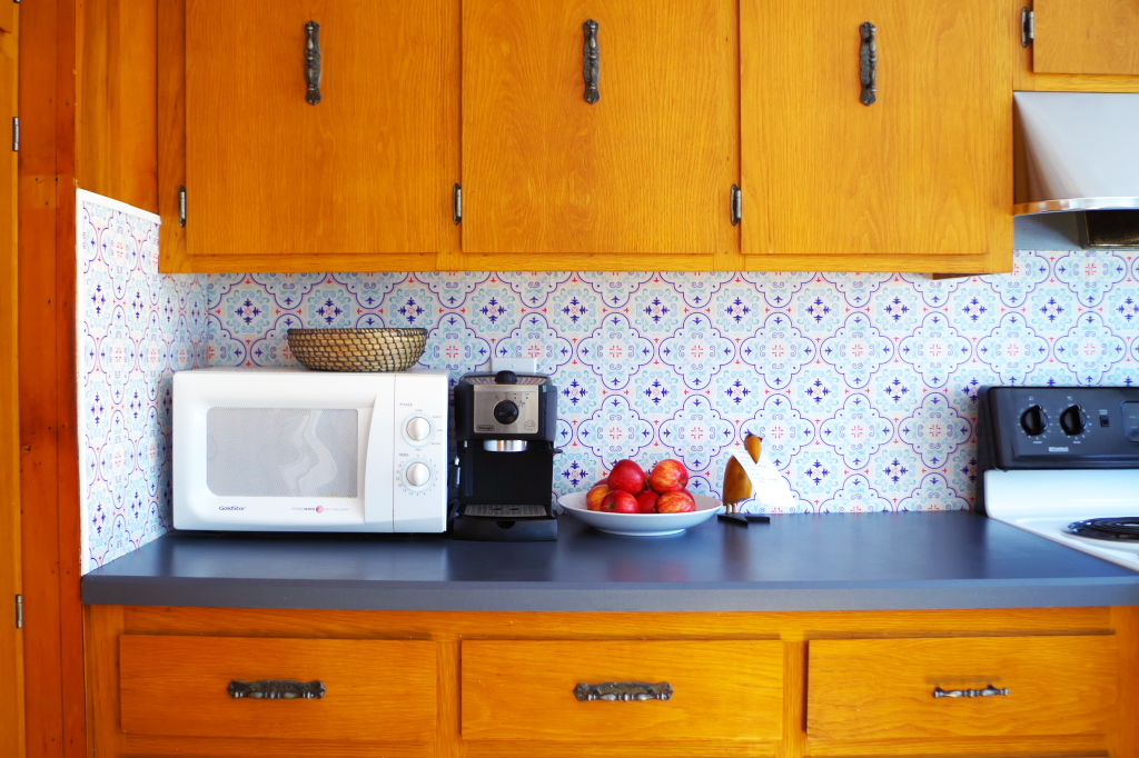 Temporary Backsplash Using Renters Wallpaper - Countertop - HD Wallpaper 