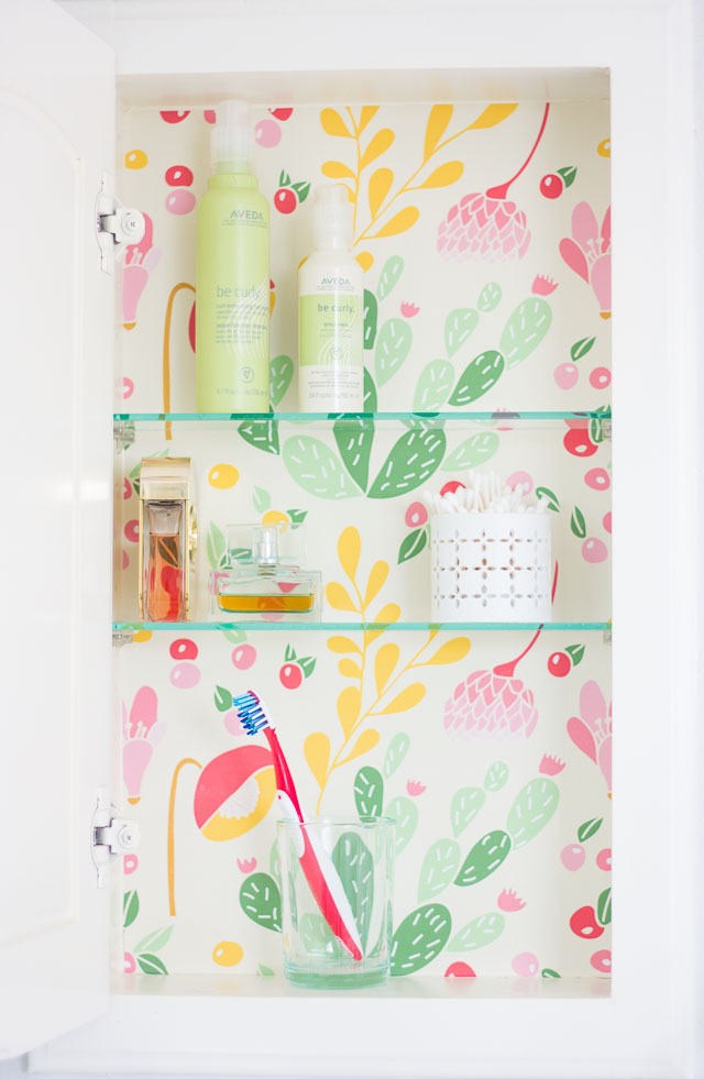 Makeover A Medicine Cabinet With Peel And Stick Wallpaper - Cabinetry - HD Wallpaper 