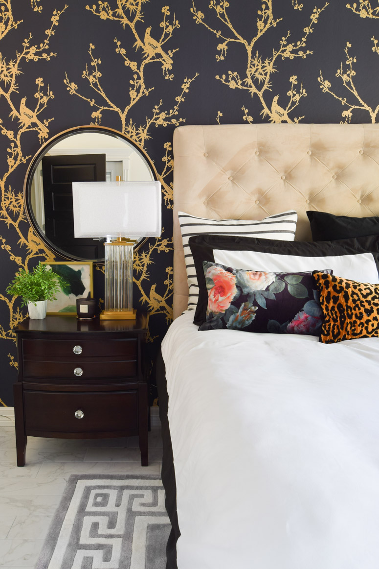 A Big Tufted Headboard Adorns This Master Bedroom Makeover- - Black And Gold Wallpapers In Room - HD Wallpaper 