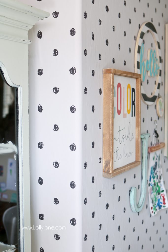 Peel And Stick Wallpaper Can Totally Transform A Space - HD Wallpaper 