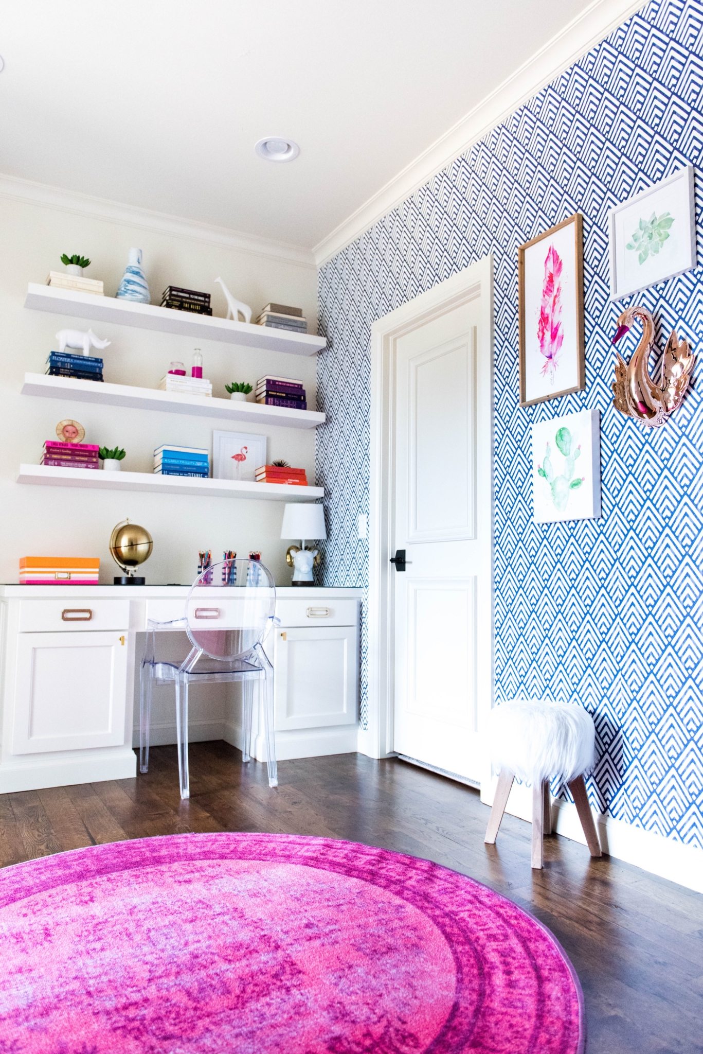 How To Hang Peel And Stick Wallpaper On An Accent Wall - Interior Design - HD Wallpaper 