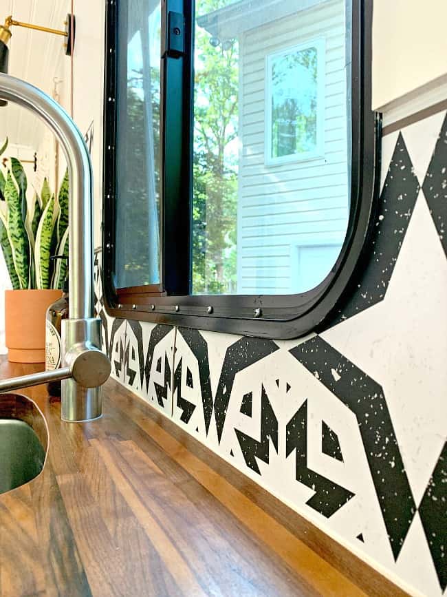 Side View Of Removable Kitchen Backsplash Wallpaper - Interior Design - HD Wallpaper 