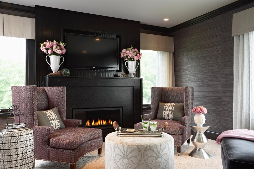 Living Room With Black Fireplace - HD Wallpaper 