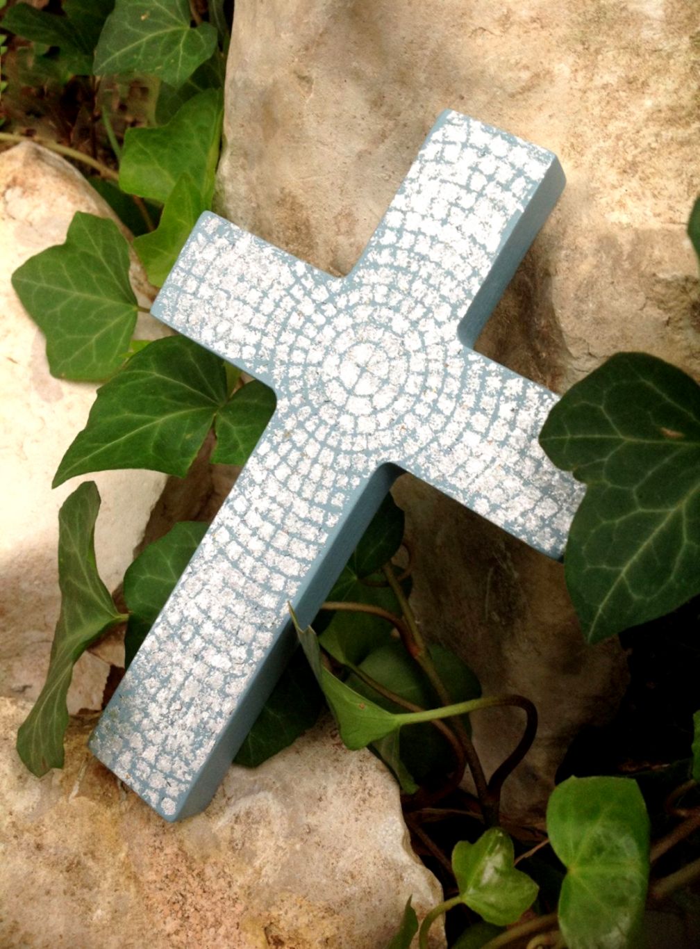 Slate Blue Wooden Cross With Silver Leaf Mosaic Stencil - Cross - HD Wallpaper 