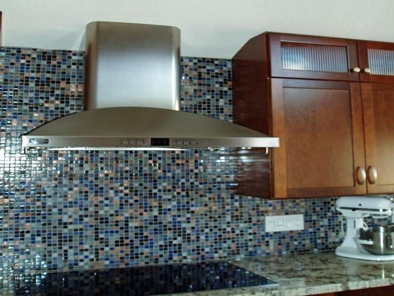 Wallpaper That Looks Like Tile For Kitchen Backsplash - Mosaic Tiles Kitchen Design - HD Wallpaper 