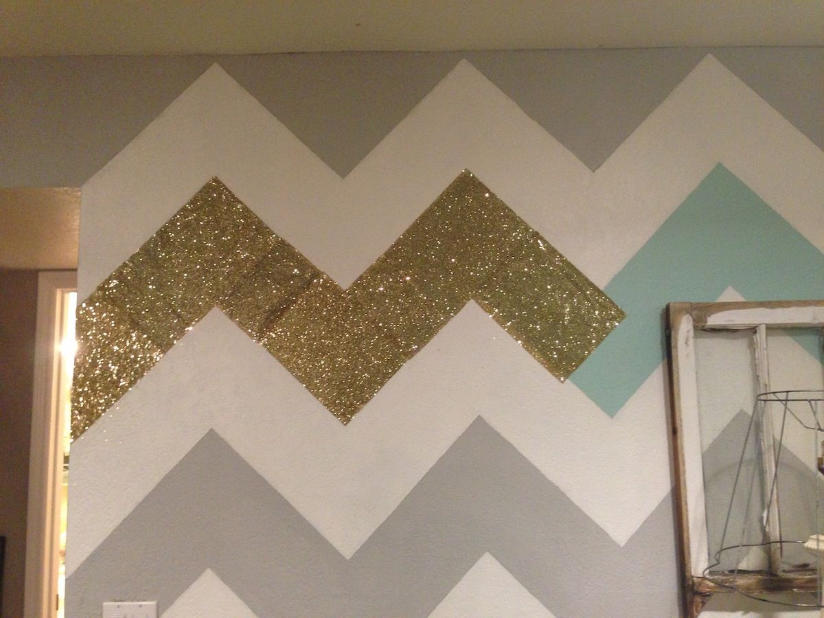 Glitter Gold On A Grey Wall - HD Wallpaper 