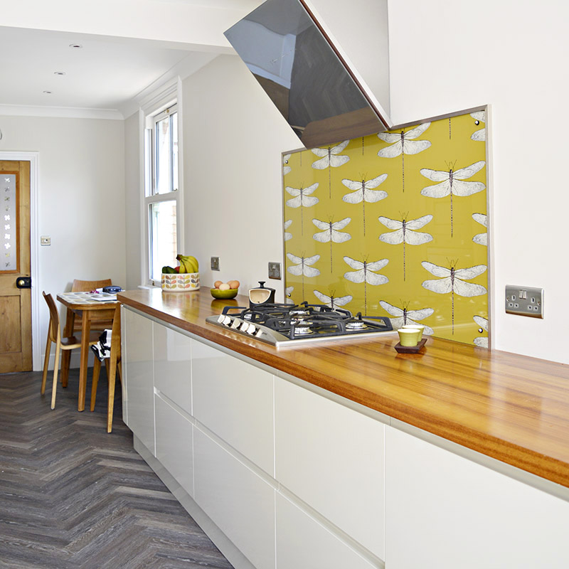 Step By Step Guide On How To Create Your Own Diy Splashback - Kitchen Wallpaper Plain Yellow - HD Wallpaper 