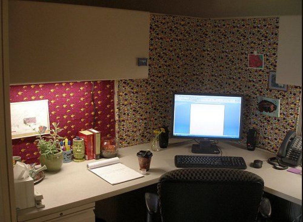Wallpaper For Office Cubicle - Diwali Office Desk Decoration - HD Wallpaper 