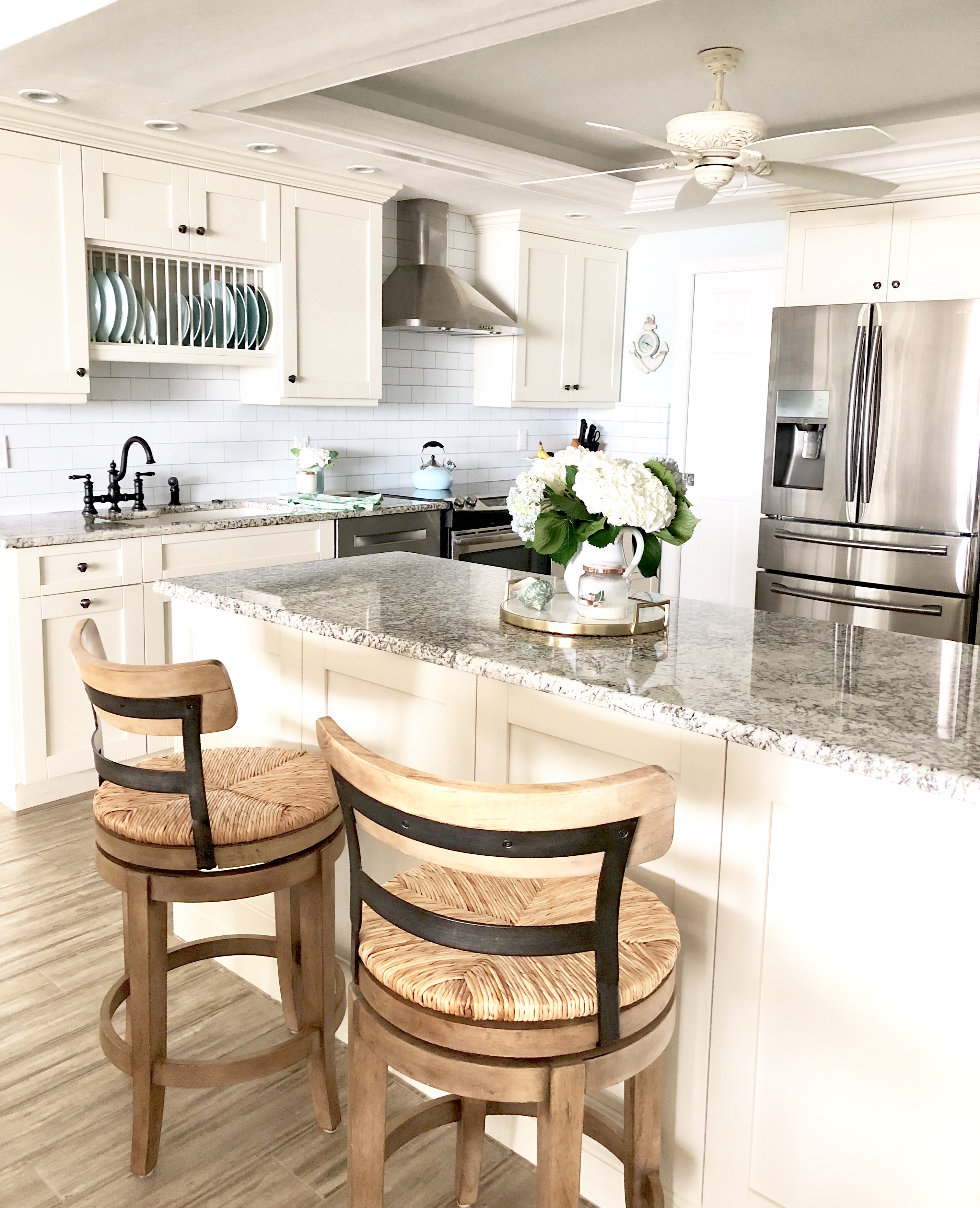 Kitchen Wallpaper That Looks Like Tile - HD Wallpaper 