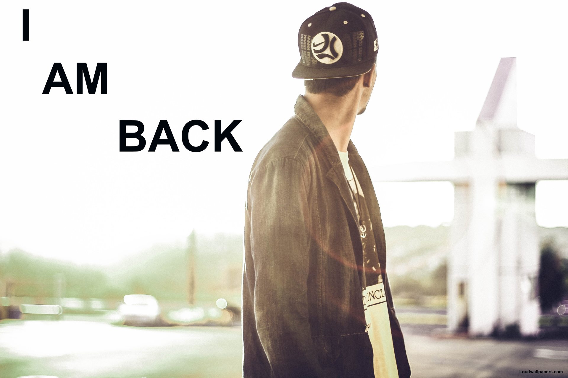 I Am Back Quote Wallpaper For Desktop Or Facebook - Man With Cap Hd - HD Wallpaper 