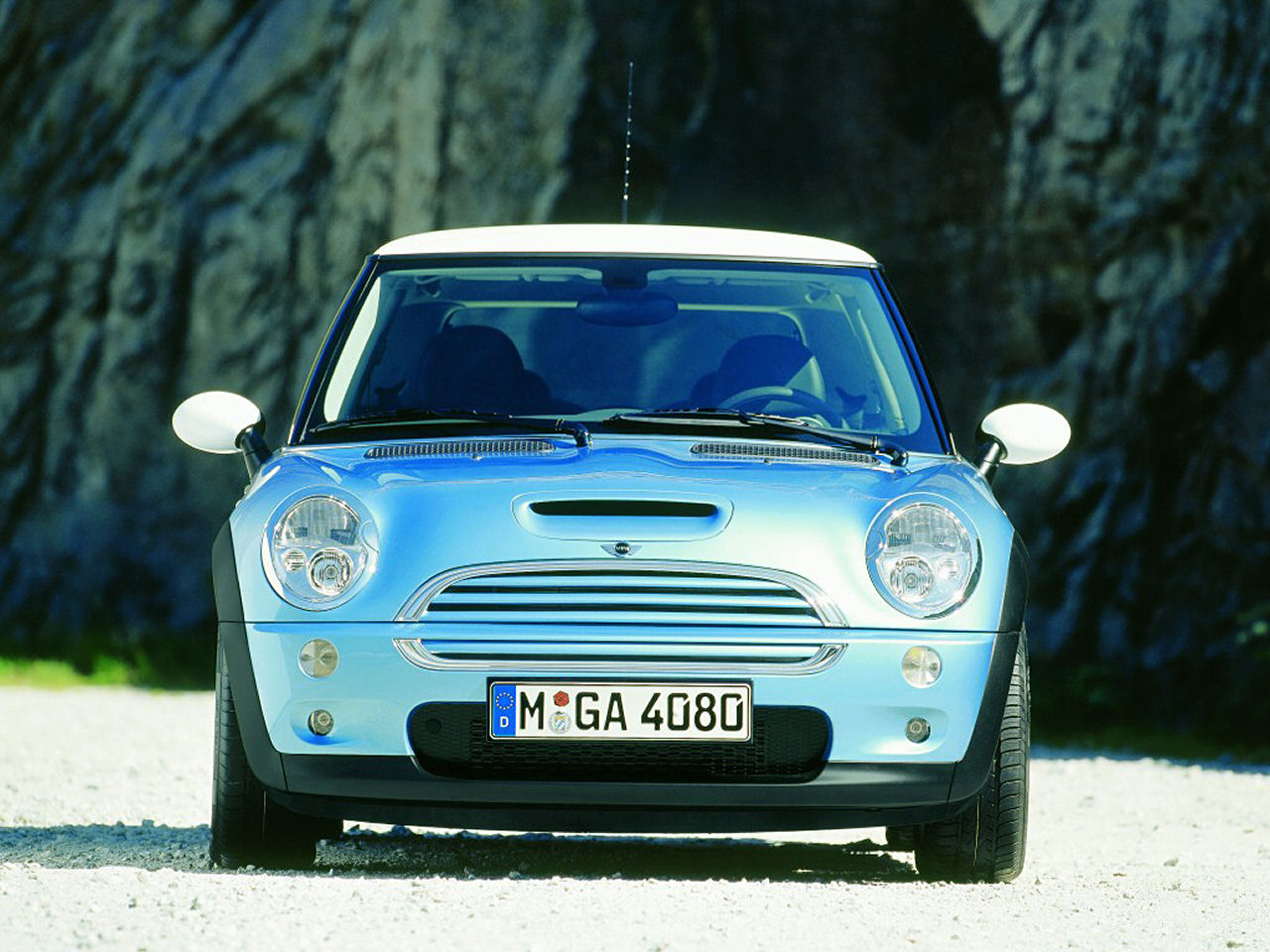 As The Background Focus On The Pretty Cool Sportts - Mini Cooper - HD Wallpaper 