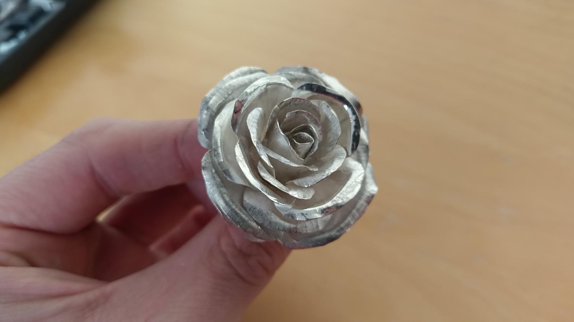 Roses Made Of Silver - HD Wallpaper 