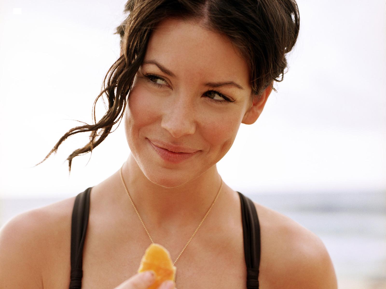 Evangeline Lilly In 20s - HD Wallpaper 