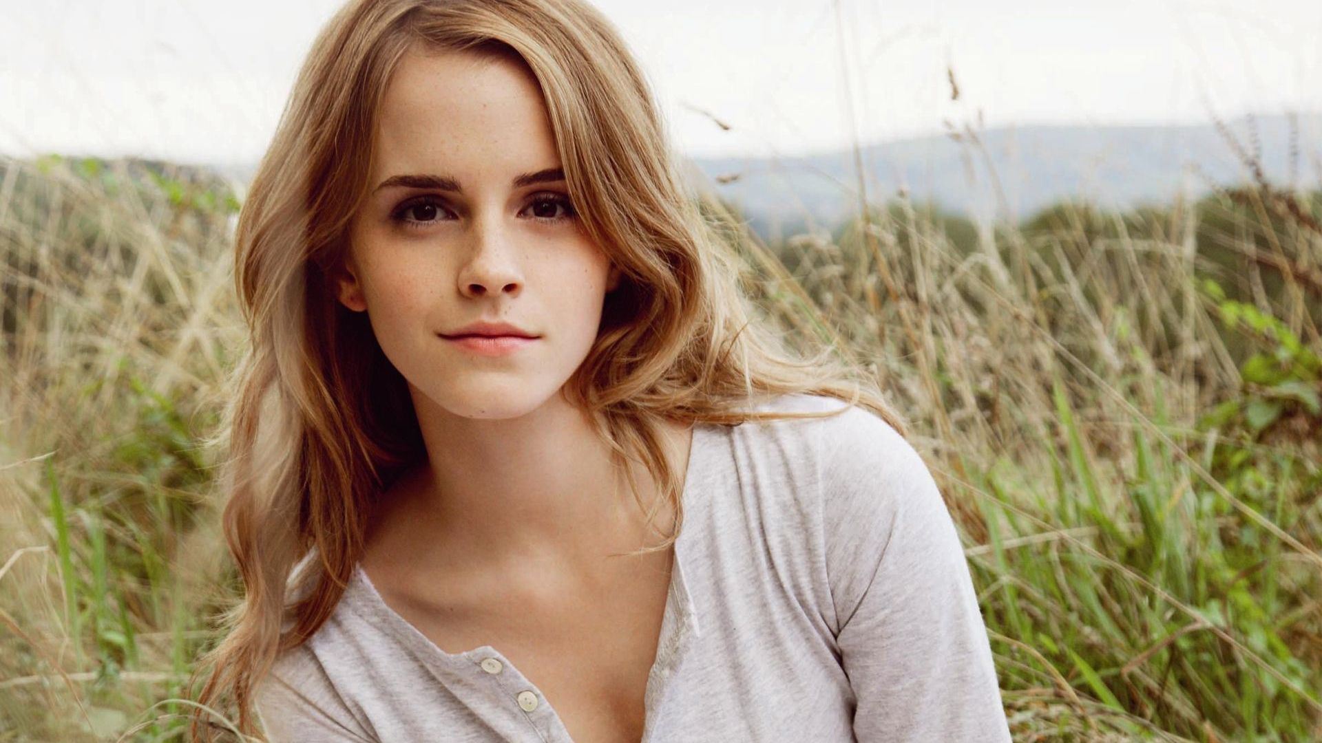 Emma Watson Wallpaper - Emma Watson Wallpaper Pc - HD Wallpaper 