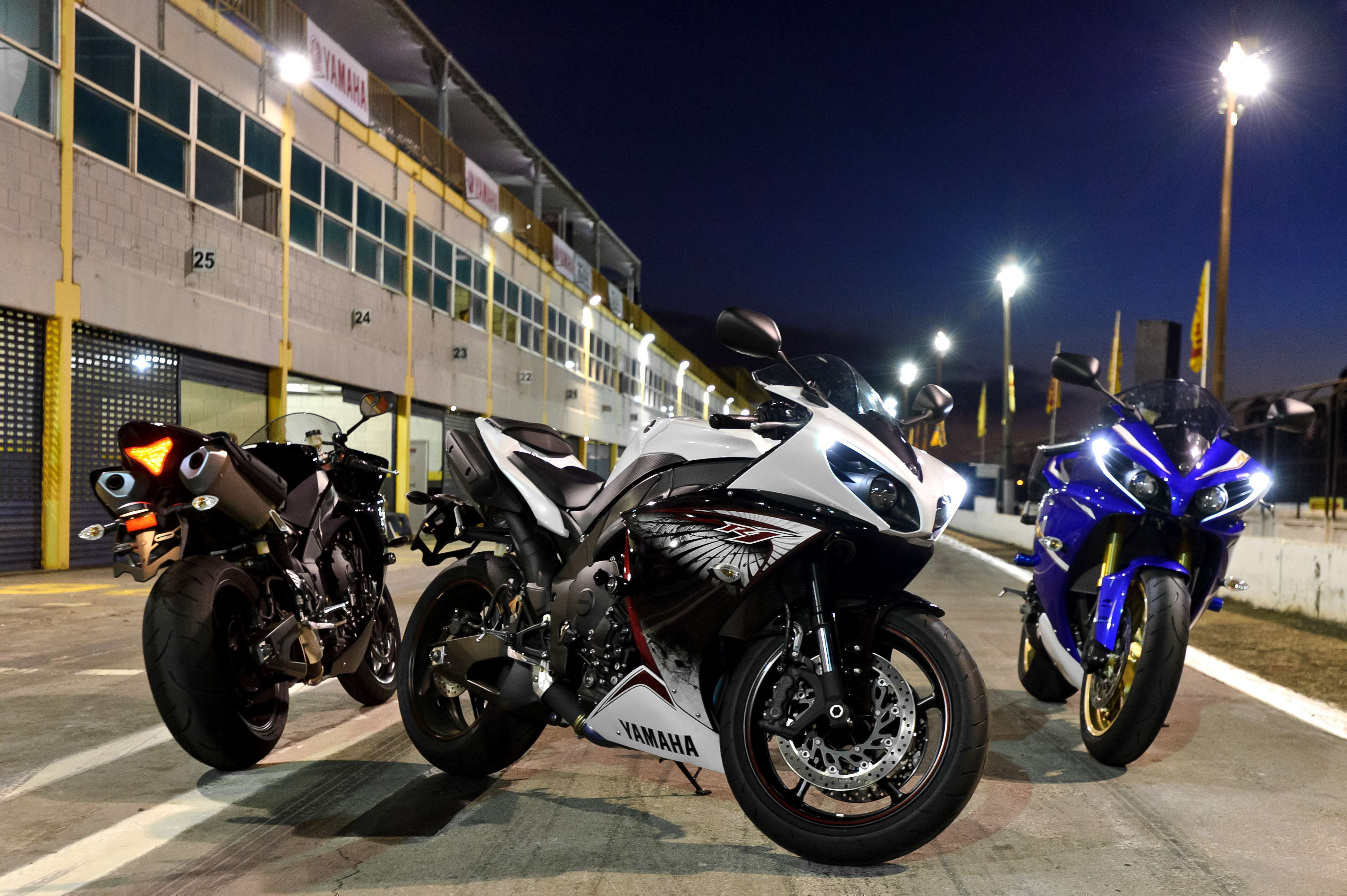 Yamaha R1 Wallpapers - Yamaha Yzf R1 2012 - HD Wallpaper 