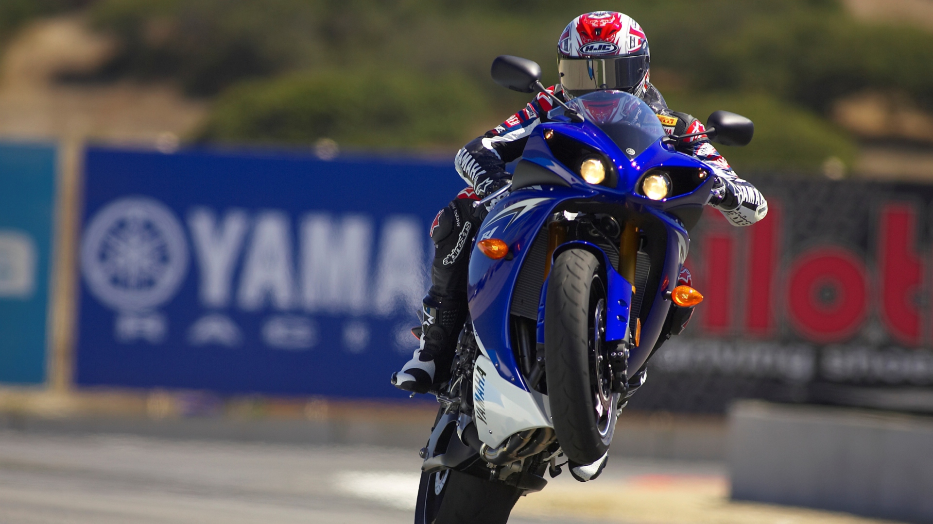 Yamaha Yzf R1 Wallpaper - Yamaha R1 2010 - HD Wallpaper 