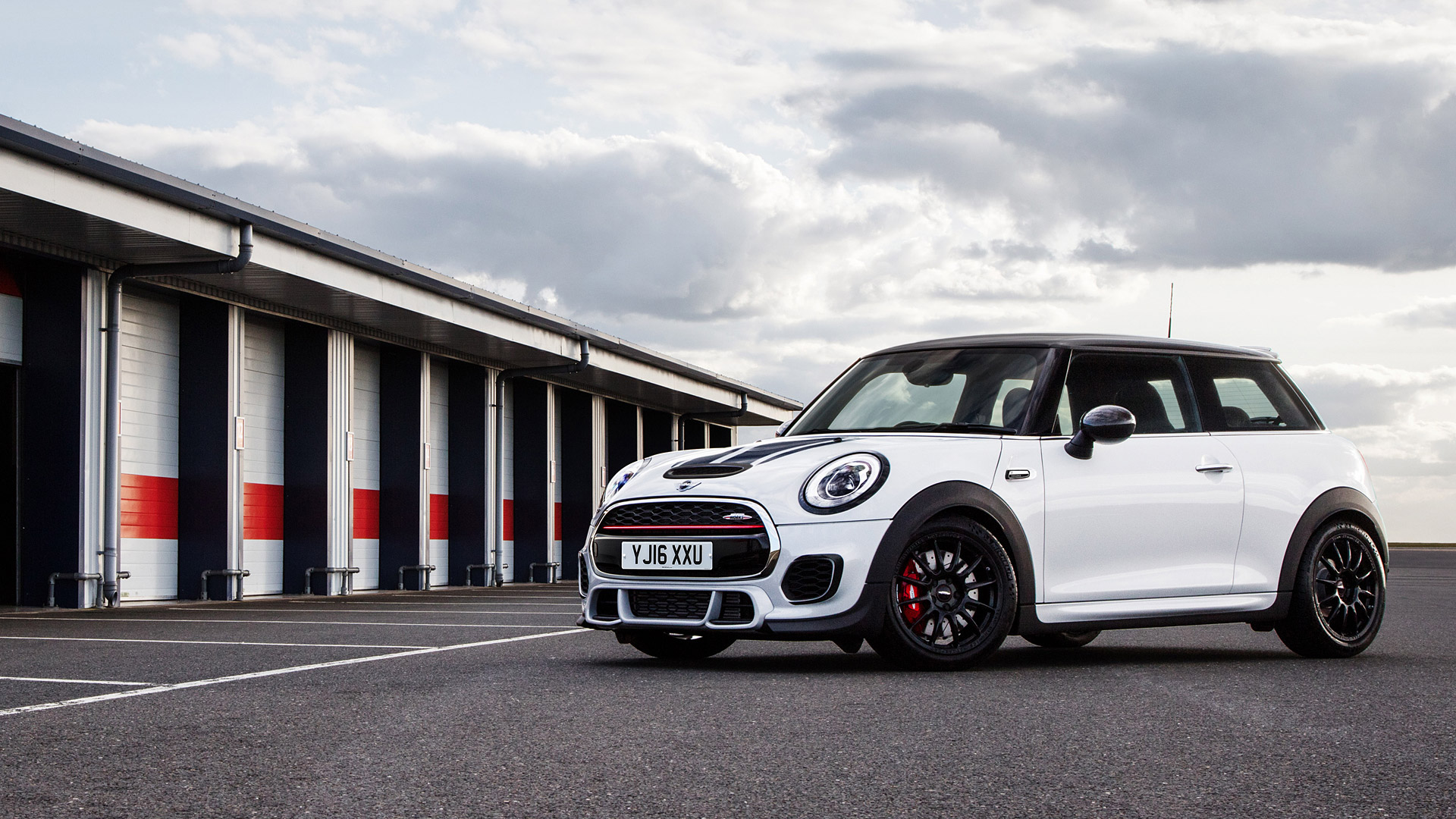Mini John Cooper Works 2017 - HD Wallpaper 