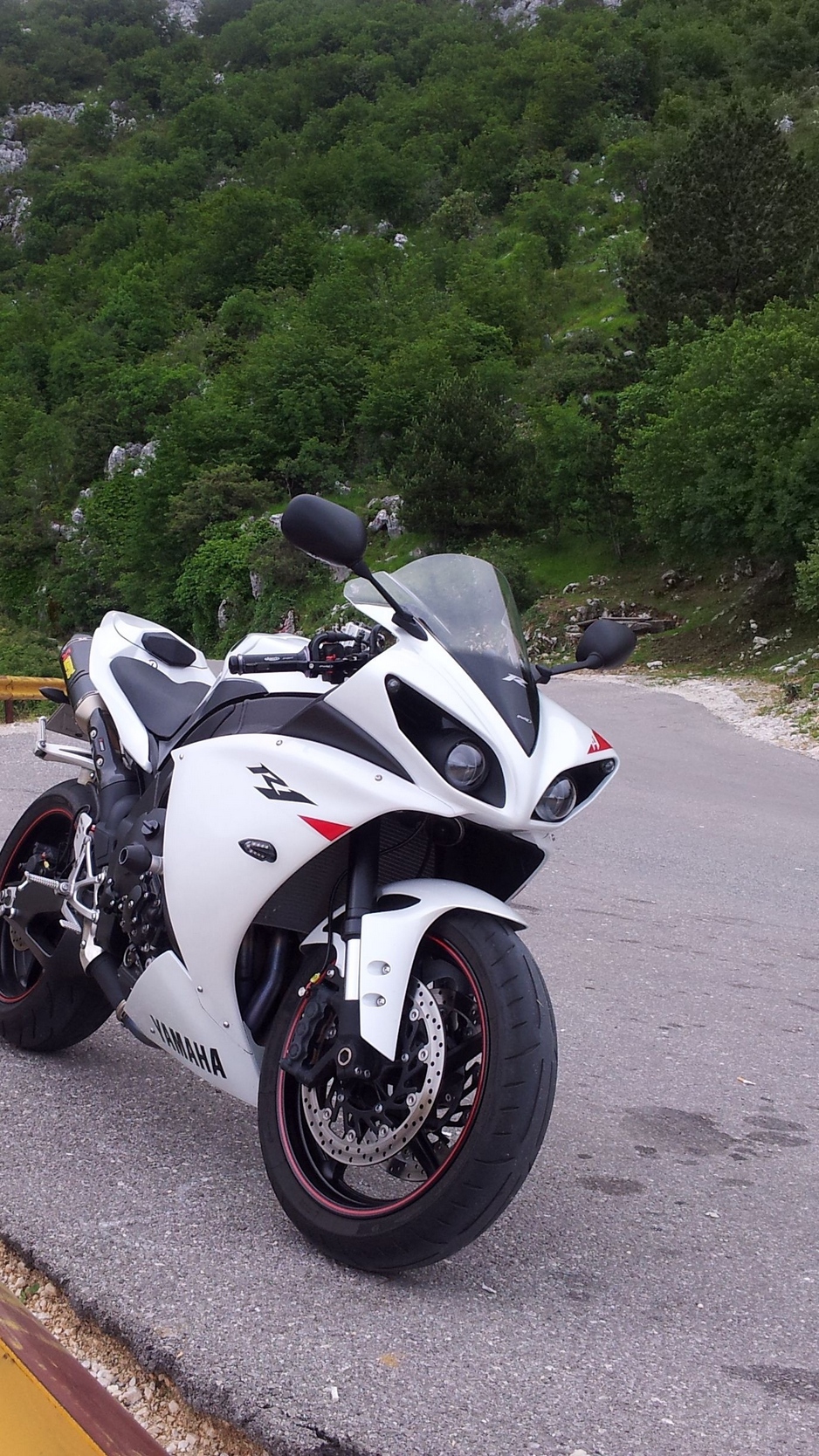 Wallpaper Yzf-r1, Yamaha, Sportbike, Roadside - Yamaha Yzf R1 Wallpaper Iphone - HD Wallpaper 