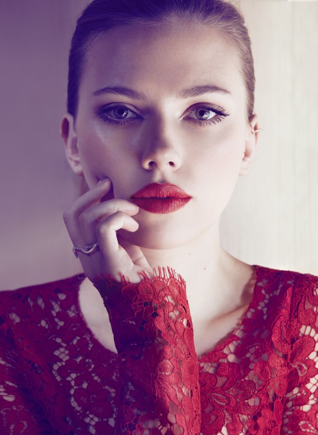 Scarlett Johansson, Red Lipstick, Rink, Actress - Scarlett Johansson - HD Wallpaper 