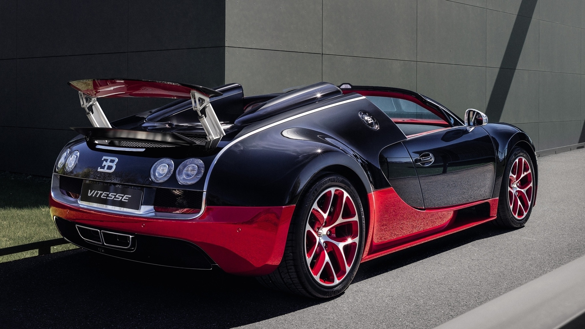 Bugatti Veyron - HD Wallpaper 