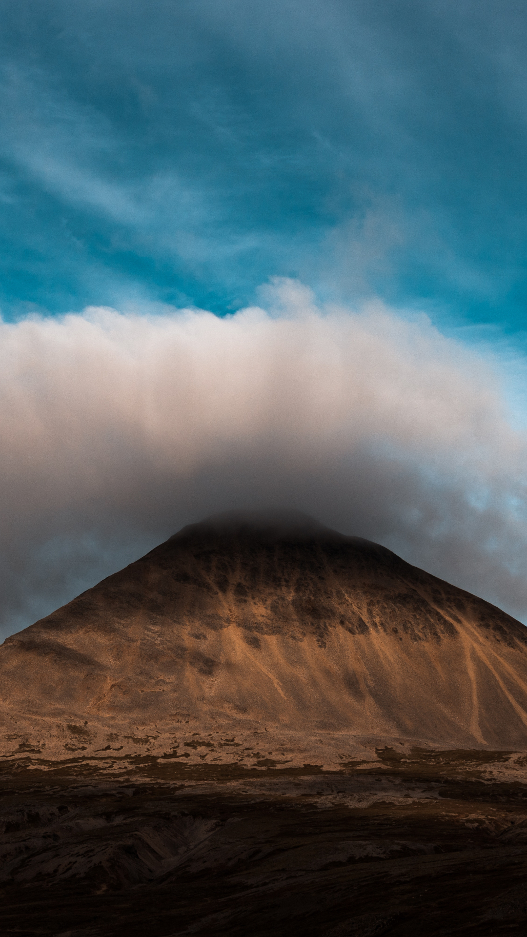 Hidden Top Iphone Wallpaper - Shield Volcano - HD Wallpaper 