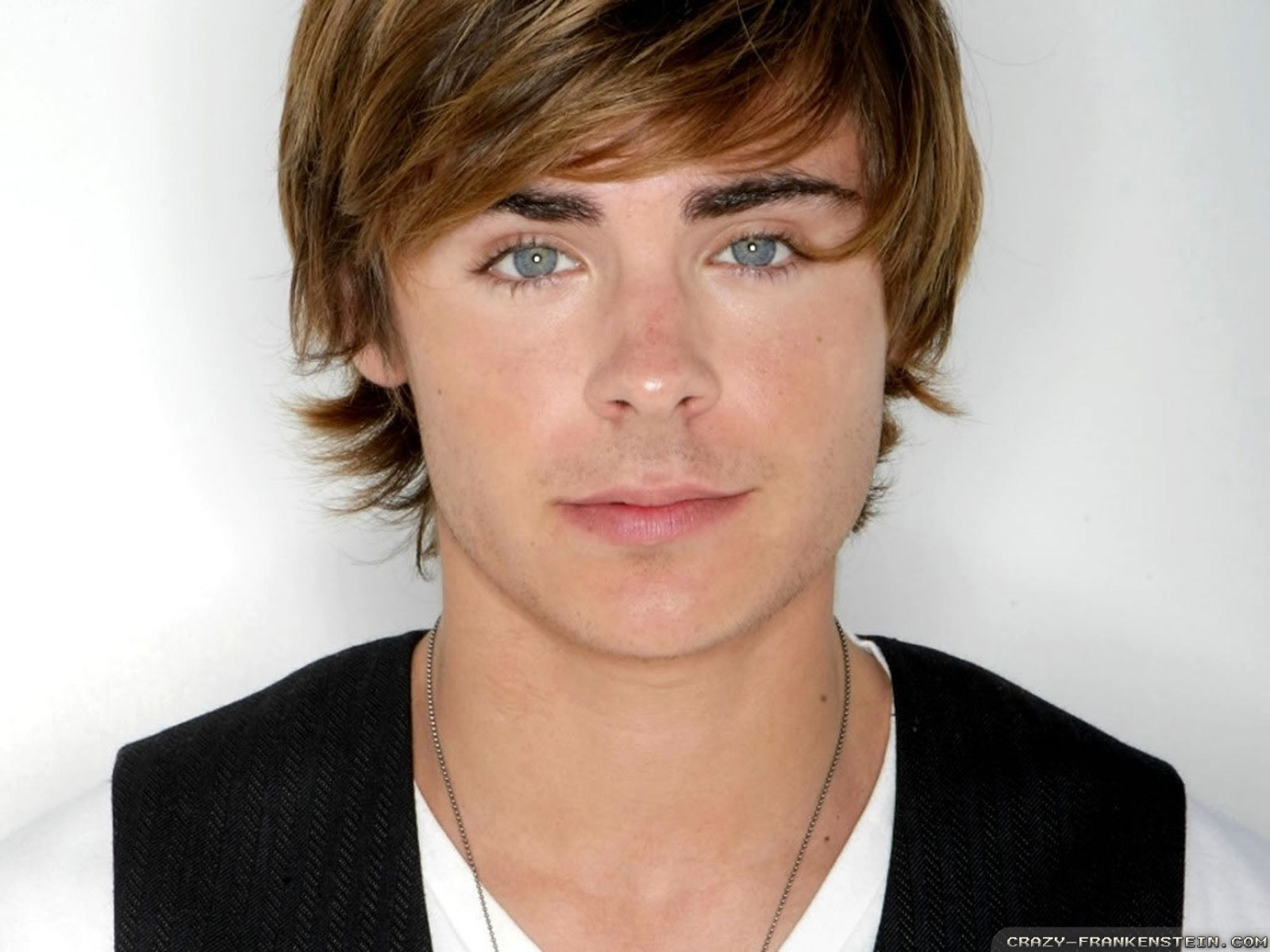 Zac Efron - HD Wallpaper 