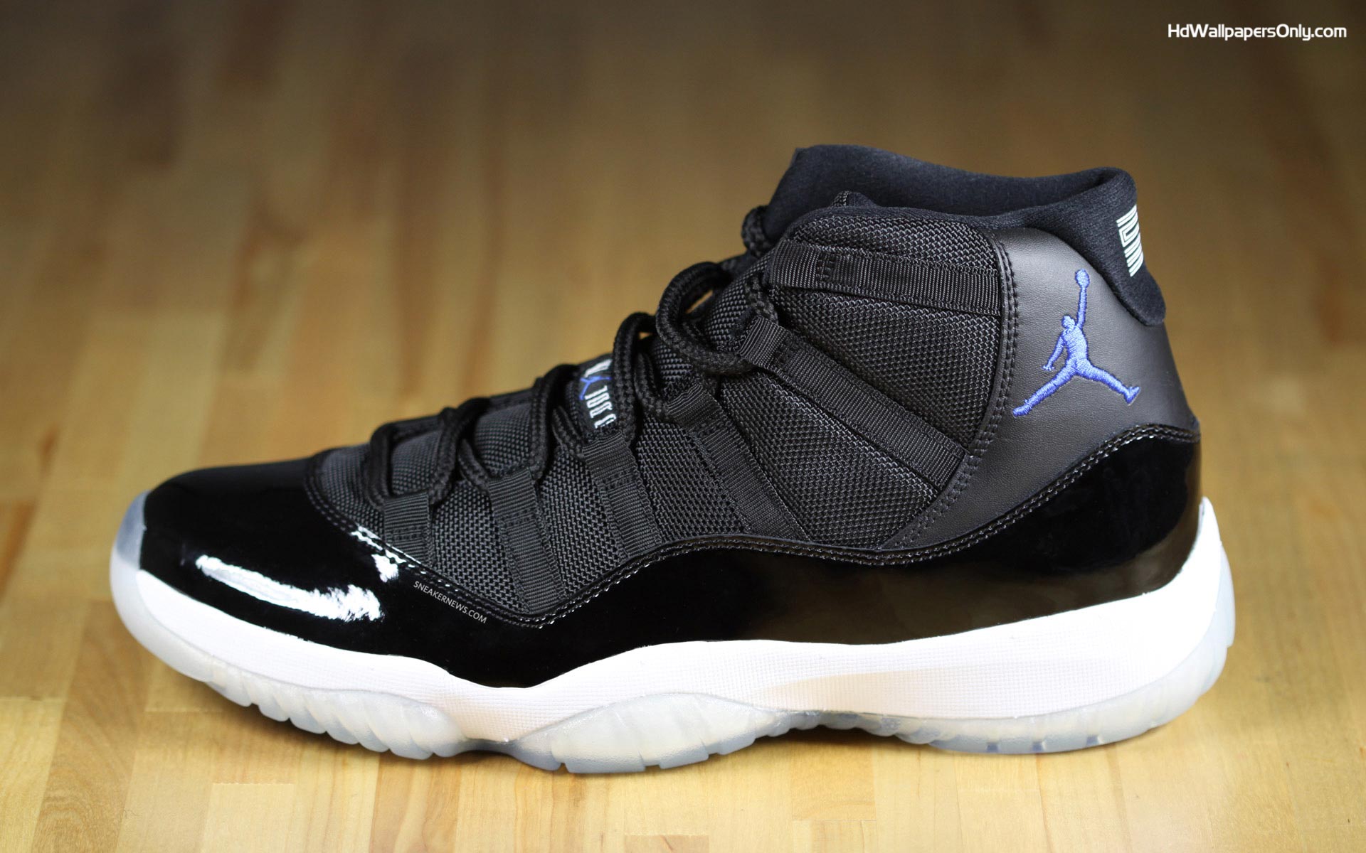 Space Jam Jordan 11 Breds - HD Wallpaper 