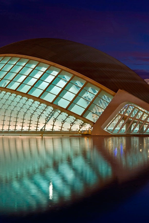 Awesome Retina Display Wallpapers For Iphone - City Of The Arts And The Sciences - HD Wallpaper 