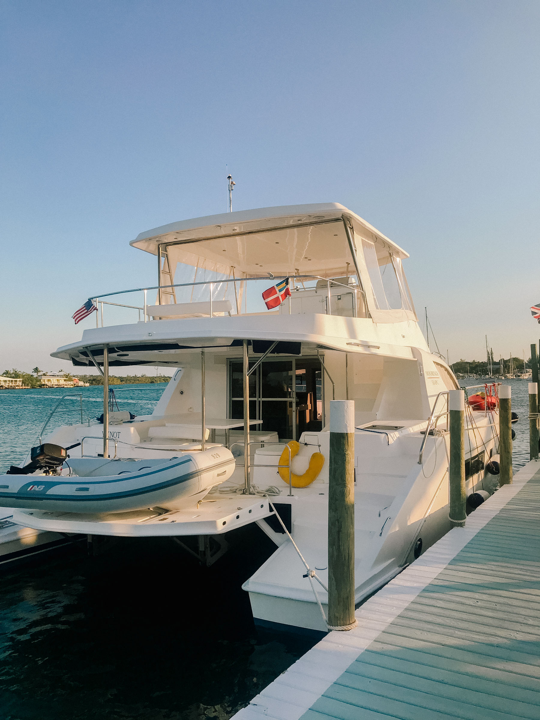 Luxury Yacht - HD Wallpaper 