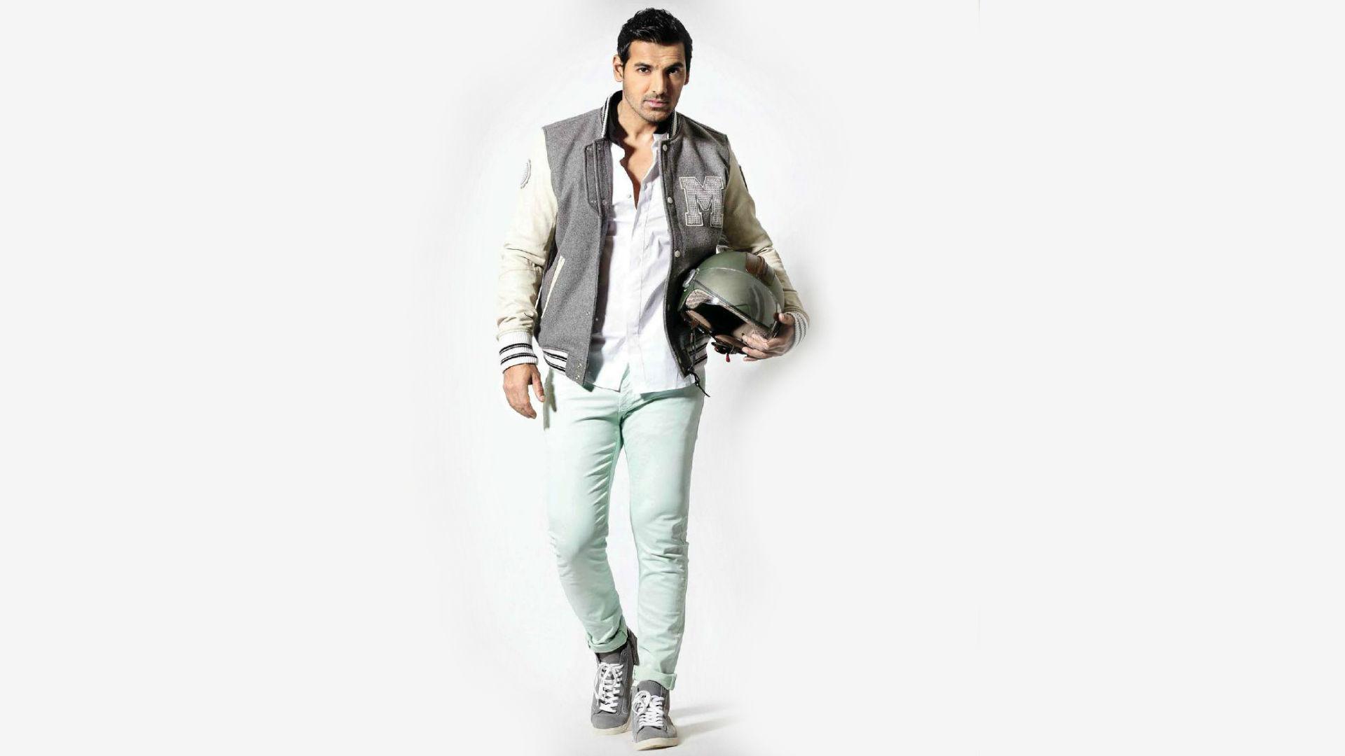 John Abraham Smart Look - John Abraham White Background - HD Wallpaper 
