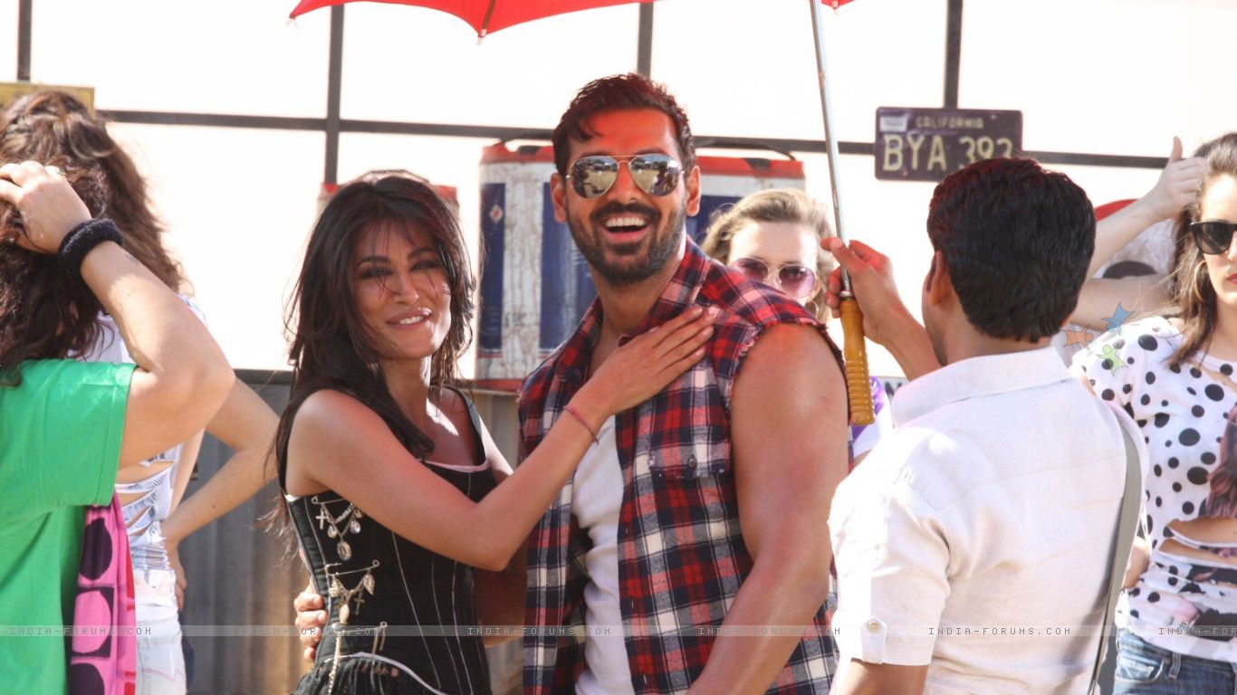 Costume Party - HD Wallpaper 