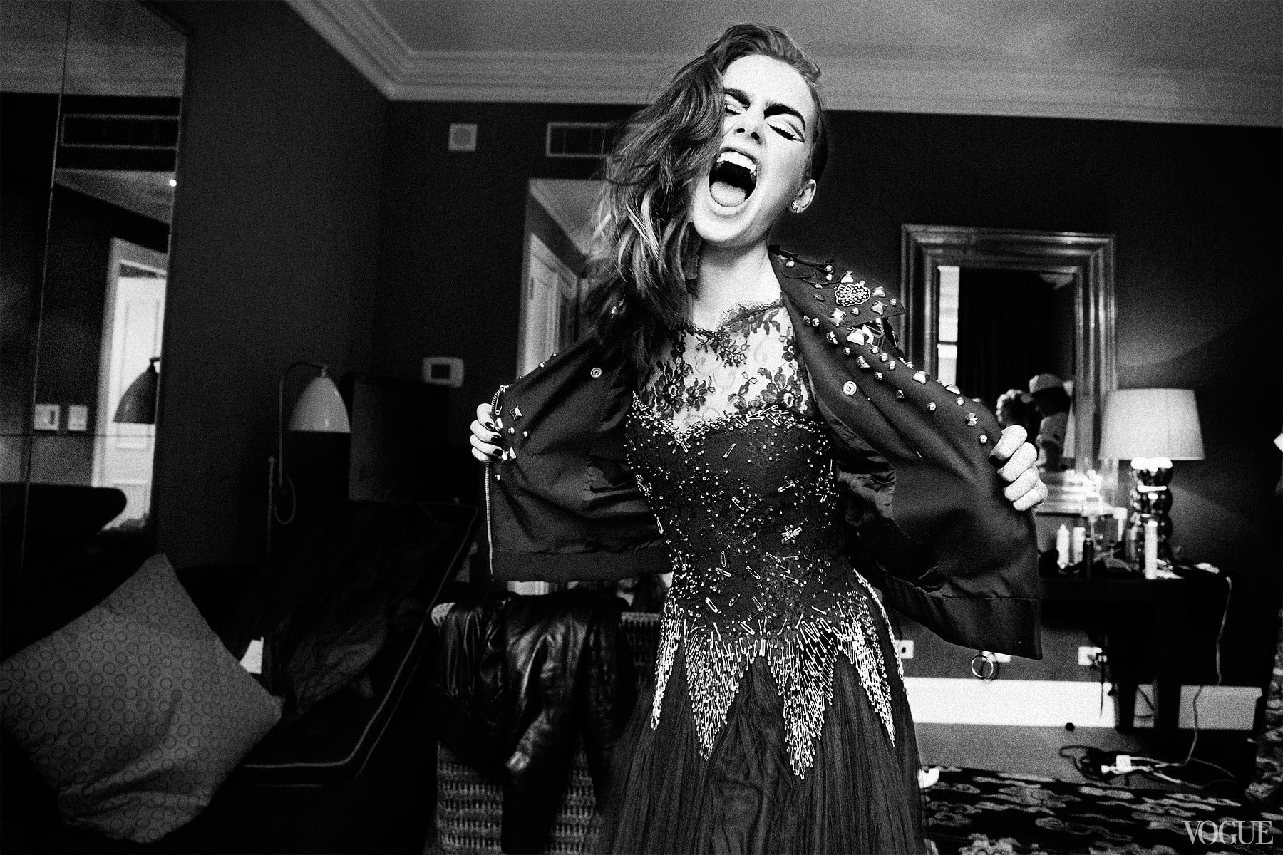 Lily Collins Wallpaper Black And White - HD Wallpaper 