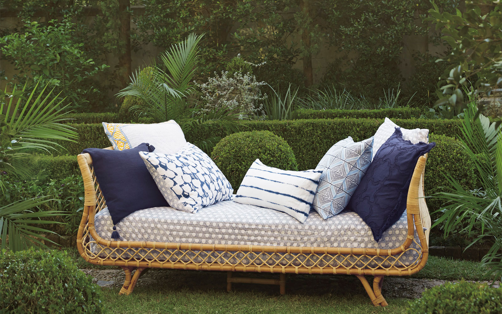 Serena And Lily Avalon Bed - HD Wallpaper 