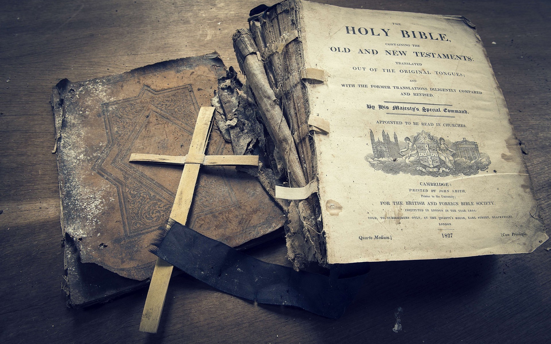 The Holy Bible Old And New Testaments And Cross Wide - Old Bible Wallpaper Hd - HD Wallpaper 