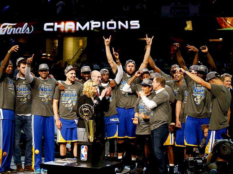 The Golden State Warriors Celebrate With The Larry - 2015 Nba Champions - HD Wallpaper 