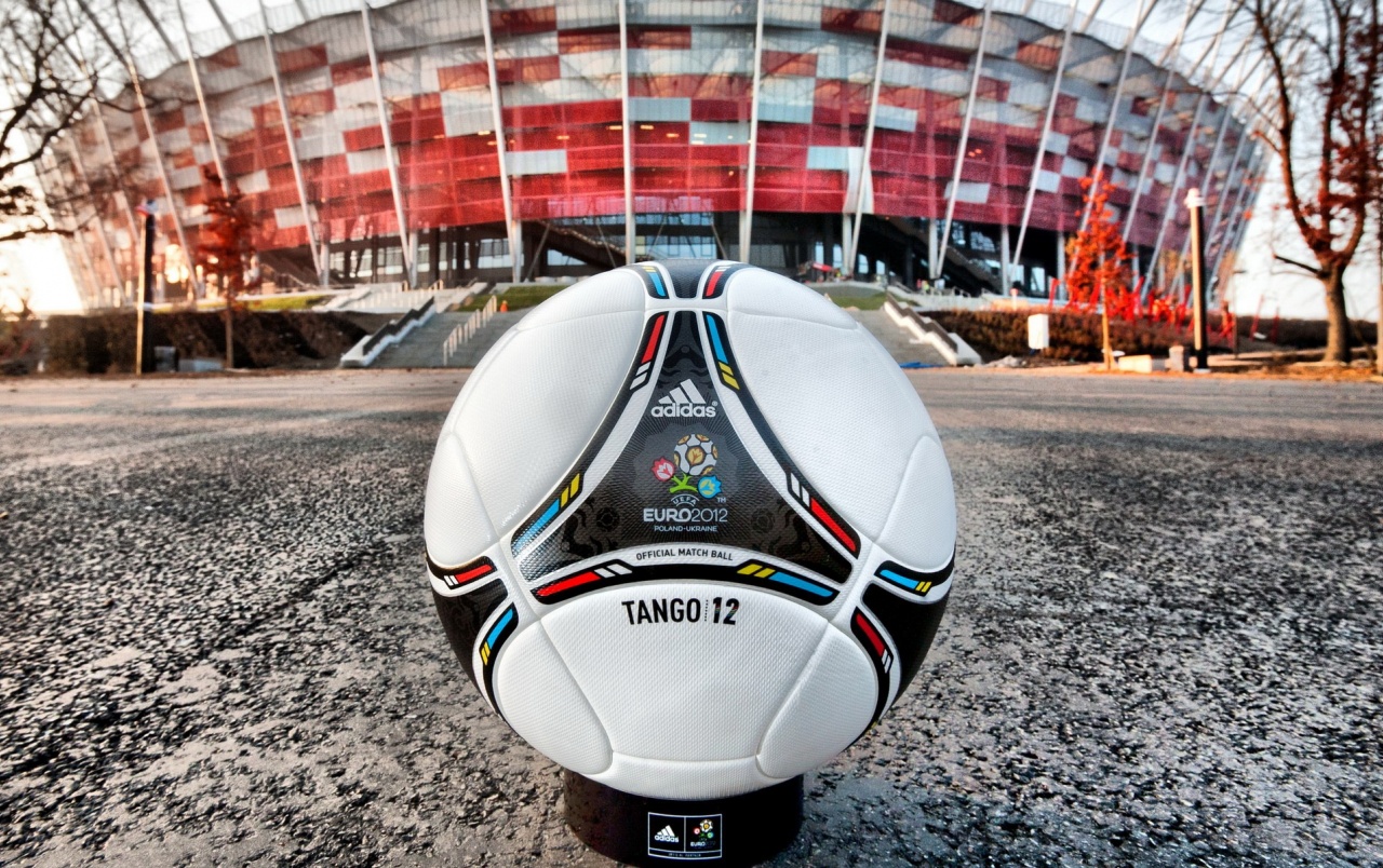 Uefa Euro 2012 Poland & Ukraine Official Ball Wallpapers - Euro 2012 Poland Ukraine - HD Wallpaper 