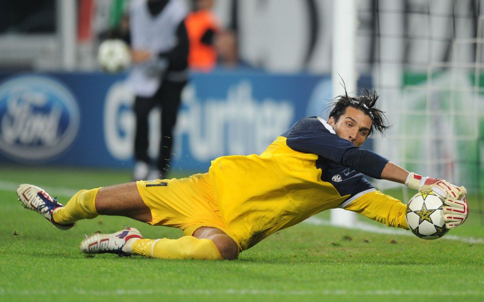 Uefa Champions League, Juventus, Miner, Goalkeeper, - Goalkeeper Buffon - HD Wallpaper 