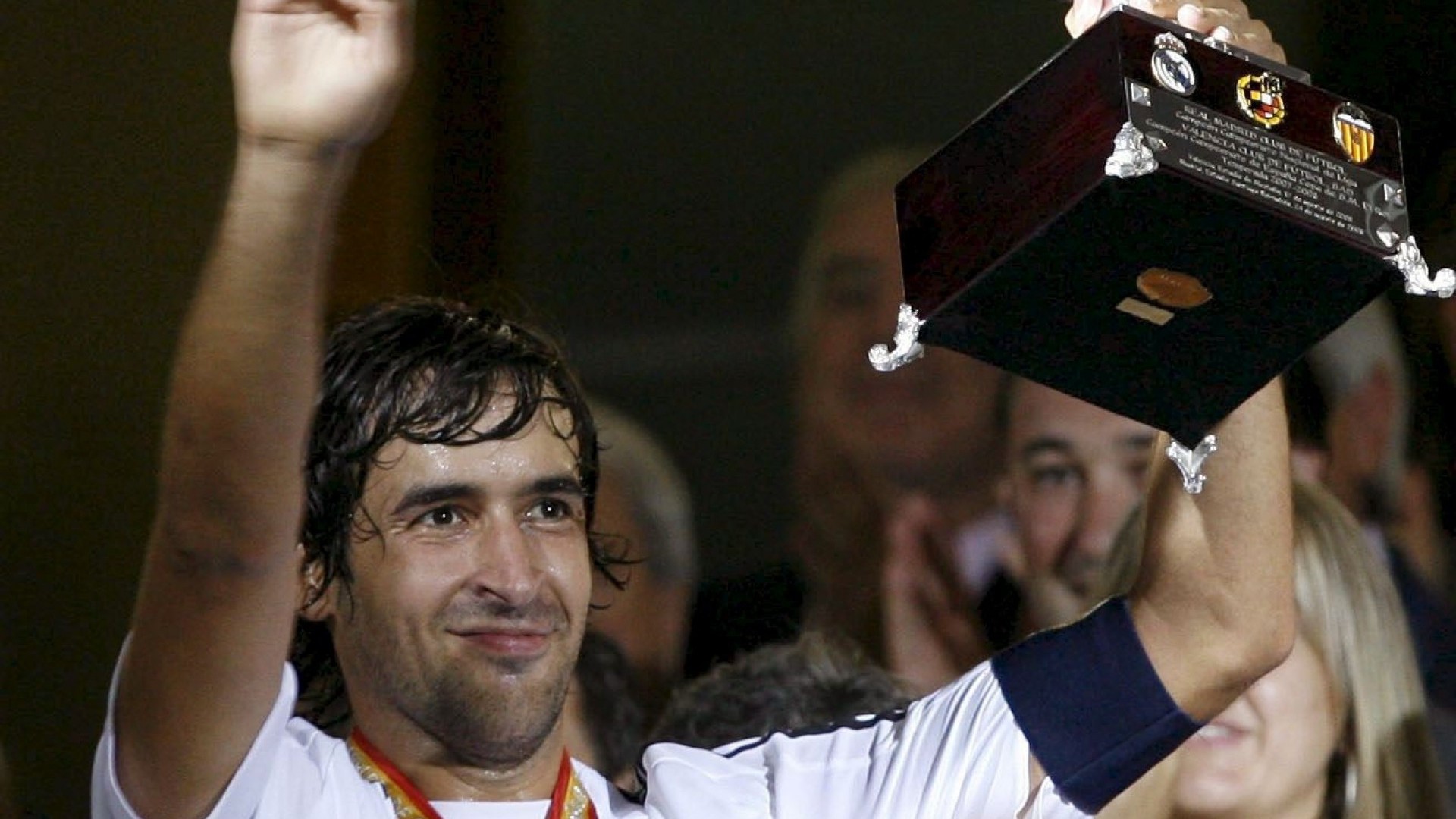 Sports Soccer Legend Spain Madrid Real Madrid Raul - Spanish Super Cup Trophy - HD Wallpaper 