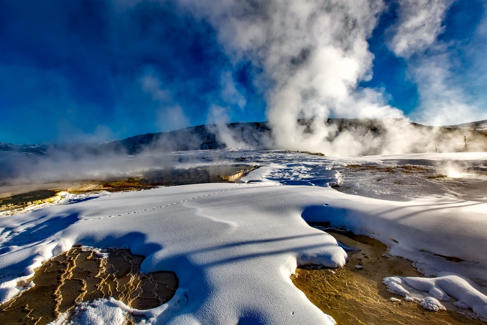 Usa, Yellowstone National Park, Geyser - Winter Im Yellowstone Park - HD Wallpaper 