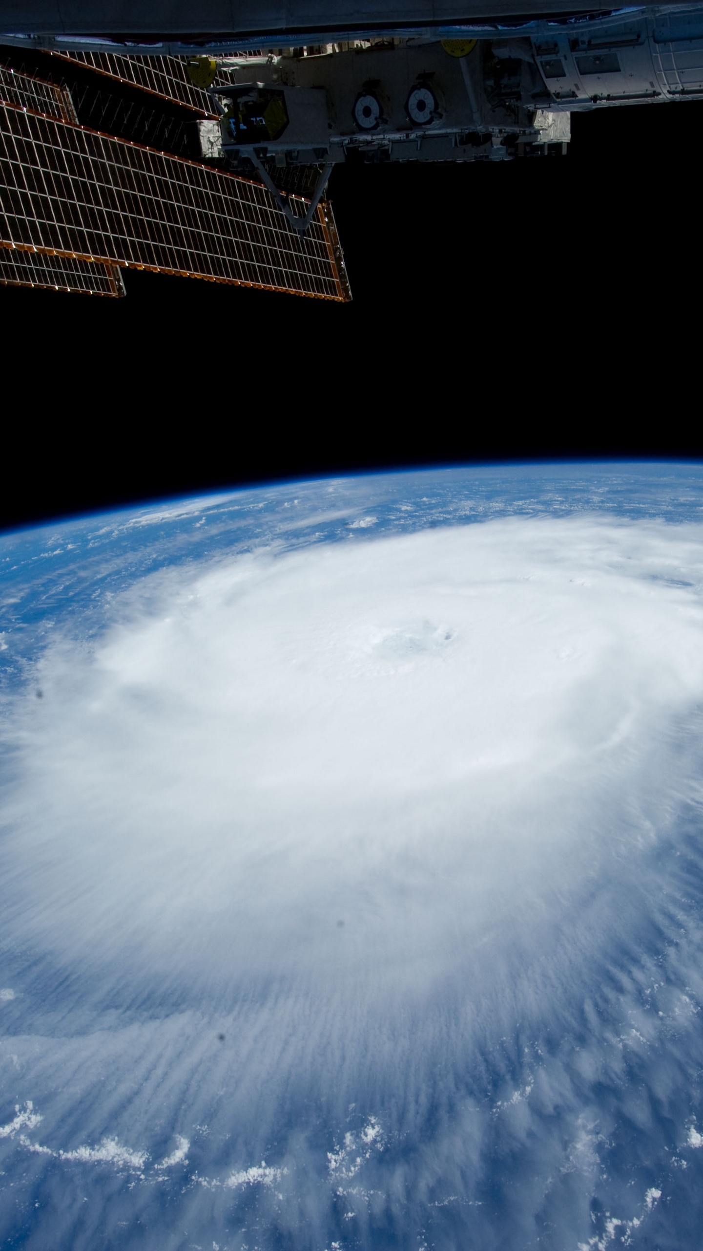 Wallpaper Hurricane, Iss, Earth, Clouds, Element - Hd Wallpaper Space For Iphone 6 - HD Wallpaper 