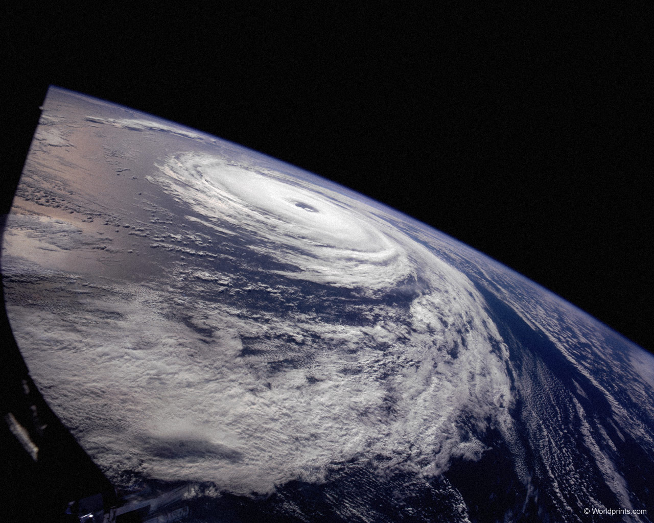 Real Hurricane Picture From Space - HD Wallpaper 