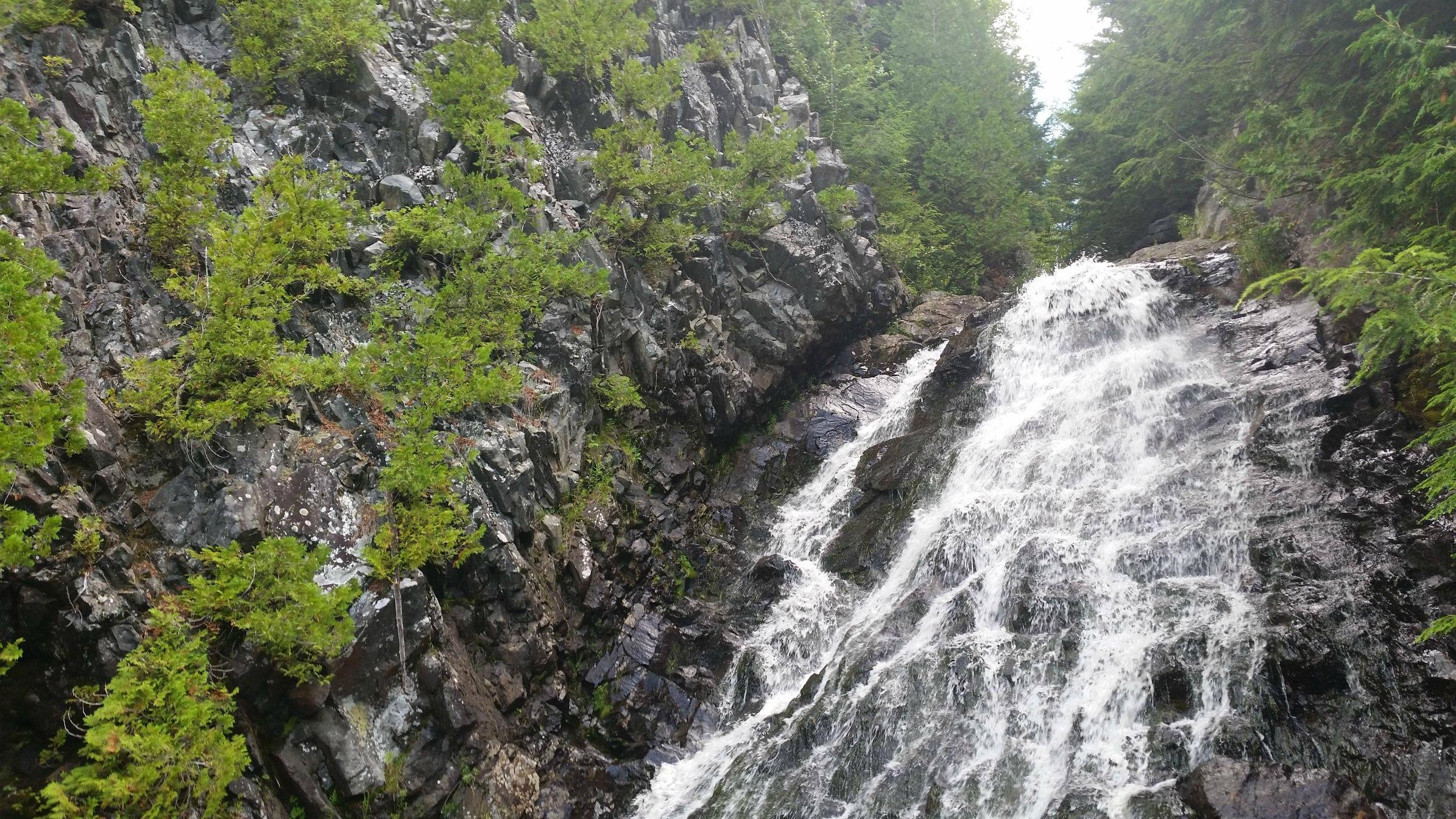 Cascade Falls Near Berlin Nh Wallpaper - Waterfall - HD Wallpaper 