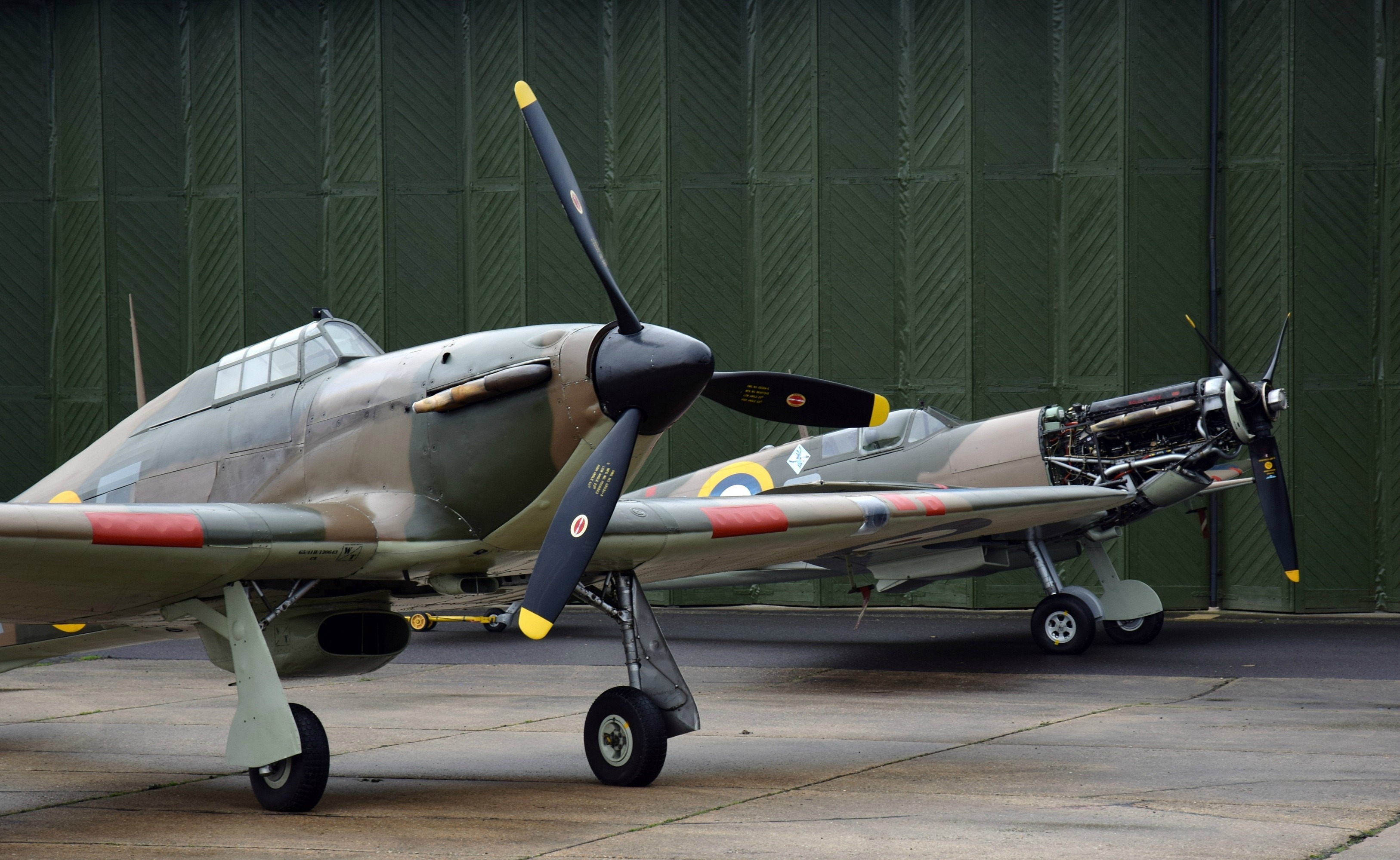 Wallpaper - Spitfire Hurricane - HD Wallpaper 