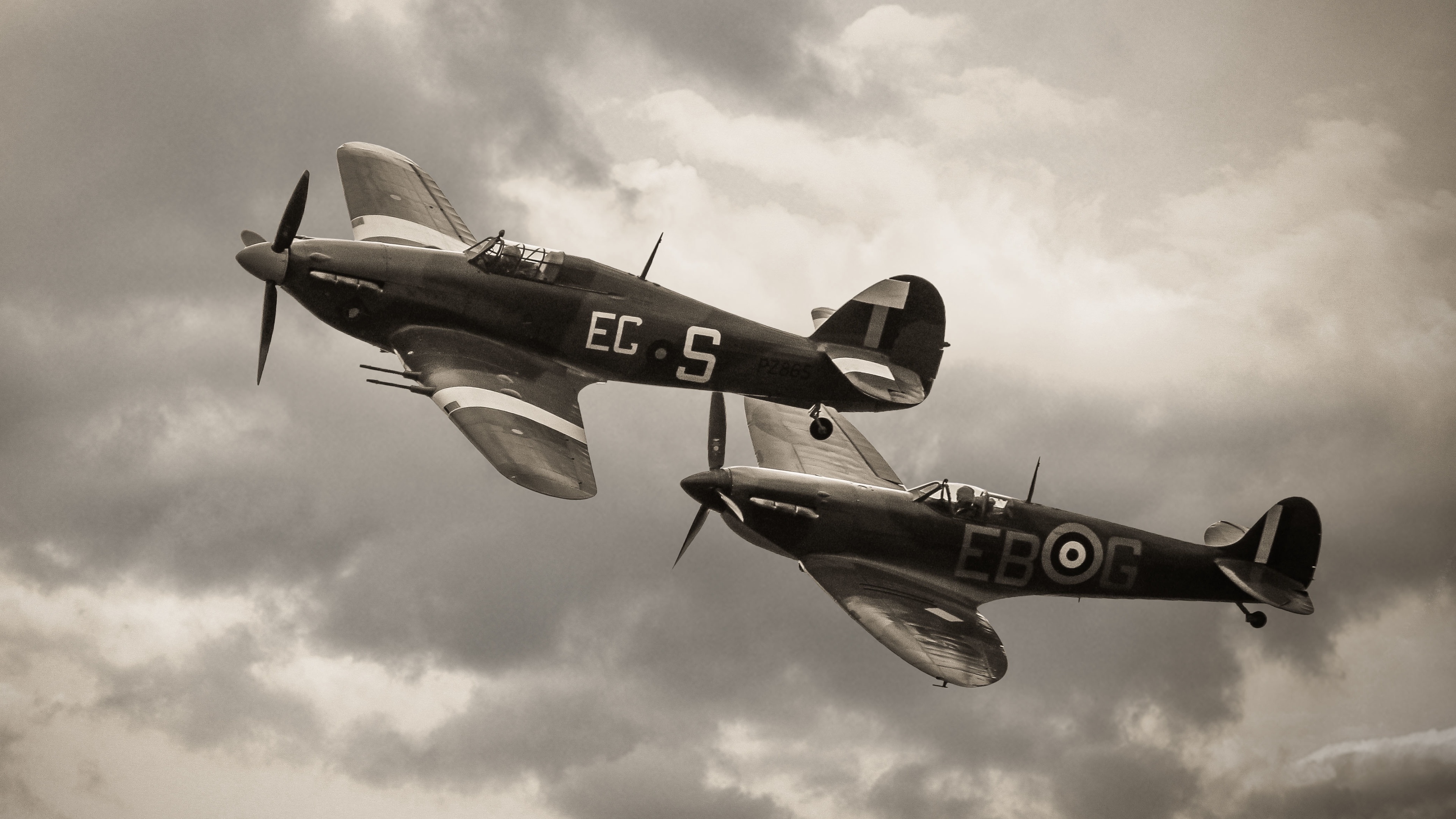 Hawker Hurricane And Supermarine Spitfire Plane - Hawker Hurricane - HD Wallpaper 